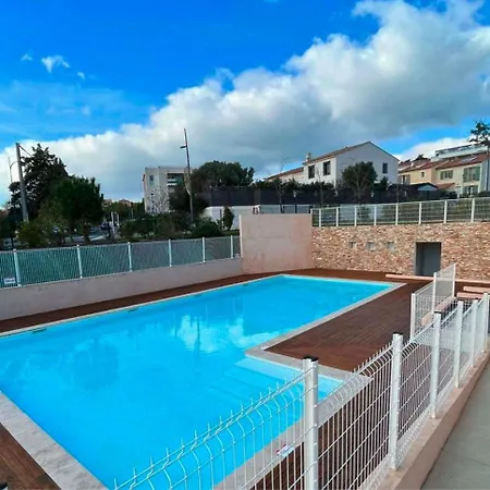 T3 Spacieux- Clim- Piscine Апартаменты *